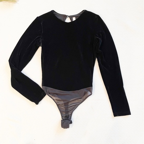 Victoria’s Secret Black Velvet Thong Bodysuit Long Sleeve Size Medium - Picture 2 of 11